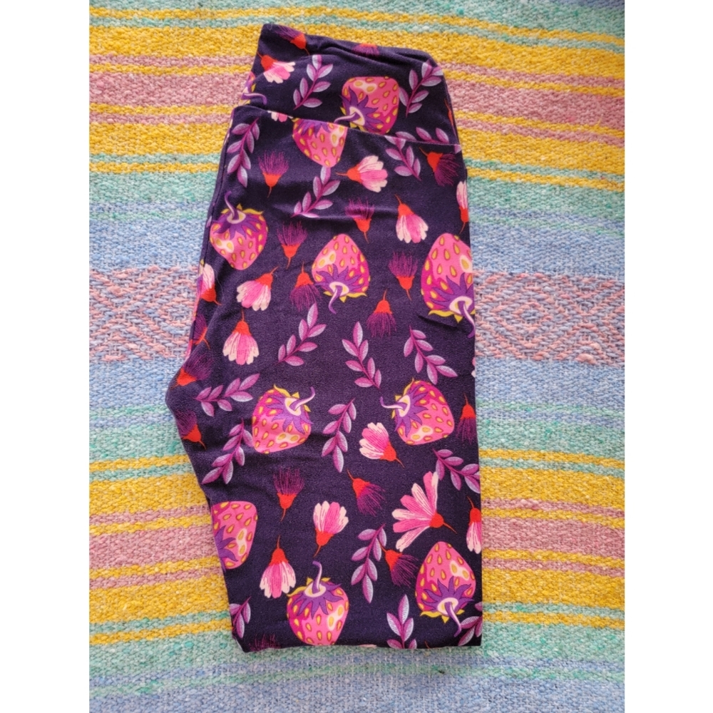 LuLaRoe Strawberry Leggings